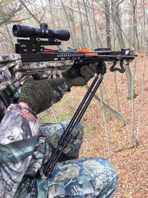 Crossbow shooters in treestands move the base of the QD42 from thigh to thigh in order to aim and shoot effectively throughout a wide range.