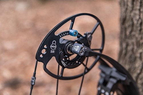 The Deadlock Cam is not only smooth and faster, but it has DeadLock technology for moving the cams left or right on their axles and the new TimeLock feature to synchronize cams without pressing the bow and tweaking cables. 